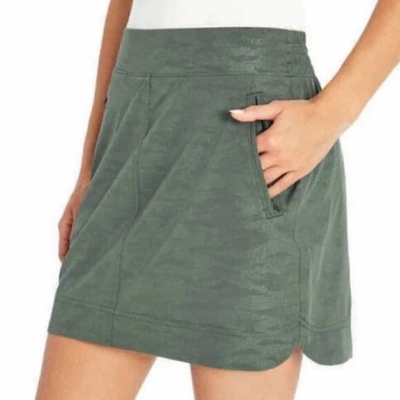 Orvis Green Camo Embossed Print Active Performance Skort Womens Small - Picture 1 of 9